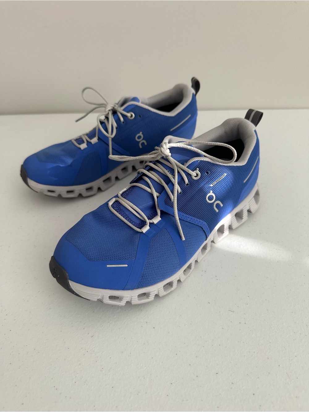 Women’s 8.5 On Running Cloud 5 Weatherproof Sneakers